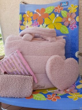 PINK x Victoria's Secret "Teddy" Bag 4 Pc Travel Set